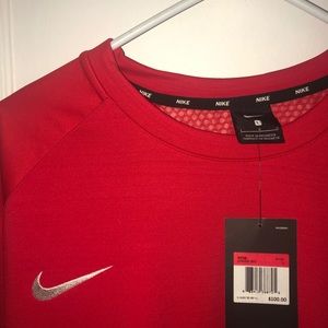 Nike hoodless sports sweater